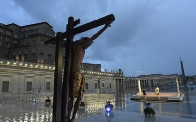 Il Papa prega per la fine della pandemia: Dio, non lasciarci in balia della tempesta